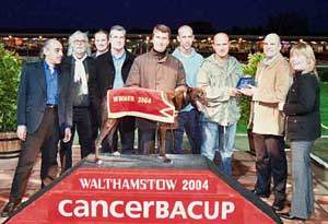 Race 5 ‘The greyhounds make good pets Stakes’ Norman Watt-Roy and Derek Hussey from the Blockheads presents the winning trophy